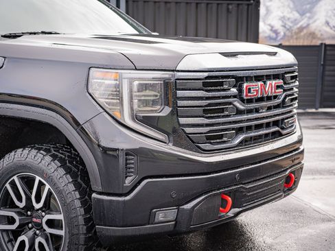 Used 2022 GMC Sierra 1500 AT4 w/ AT4 Premium Package AWD/4WD image 4