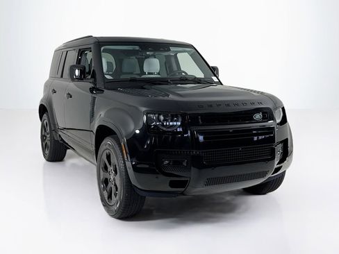 Used 2025 Land Rover Defender 110 X-Dynamic SE image 7