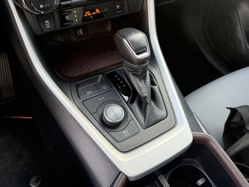 Used 2024 Toyota RAV4 Limited image 23