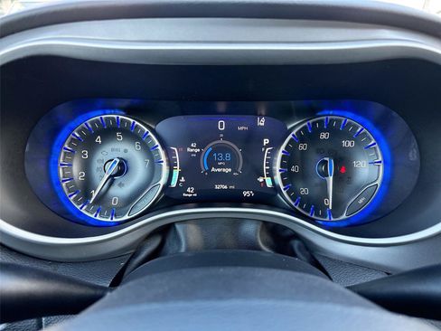 Used 2025 Chrysler Pacifica Select FWD image 14