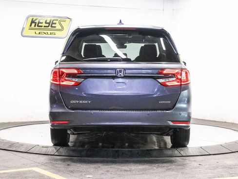 Used 2024 Honda Odyssey Touring image 3