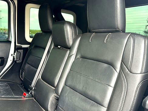 Used 2018 Jeep Wrangler Unlimited Sahara AWD/4WD image 19