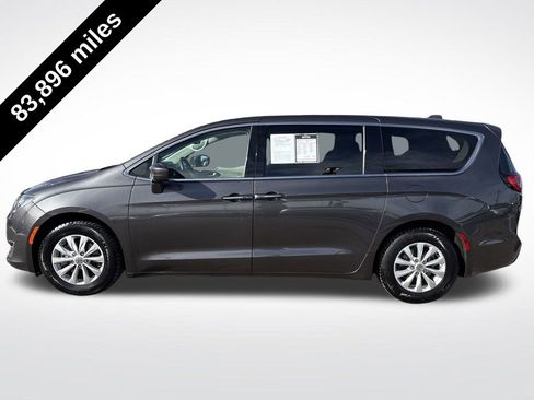 Used 2018 Chrysler Pacifica Touring Plus image 2