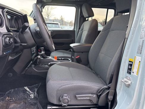 Used 2024 Jeep Wrangler Unlimited w/ Convenience Group image 9