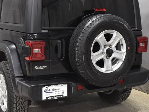 Used 2020 Jeep Wrangler Sport S image 9