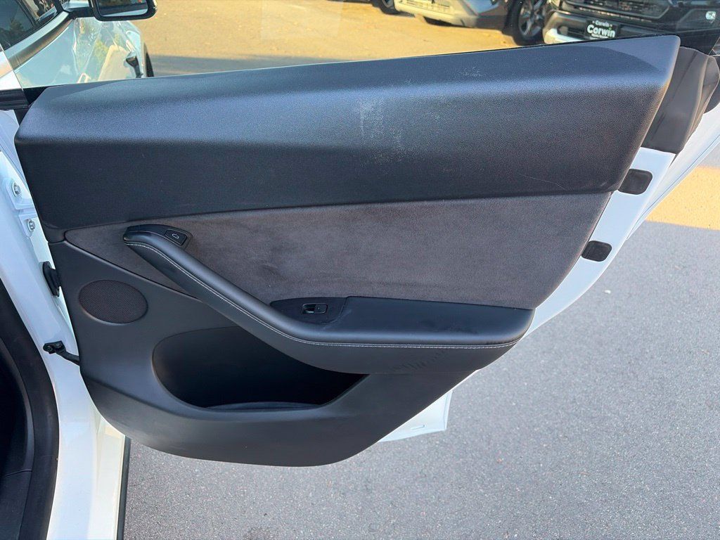 Used 2022 Tesla Model Y Long Range AWD/4WD image 15