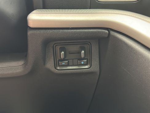 Used 2025 Ford Expedition Active AWD/4WD image 21