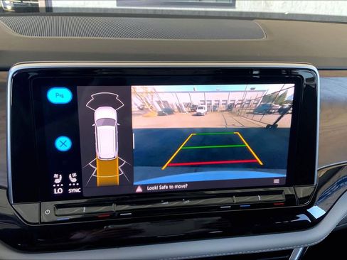 Used 2024 Volkswagen Atlas SE image 28