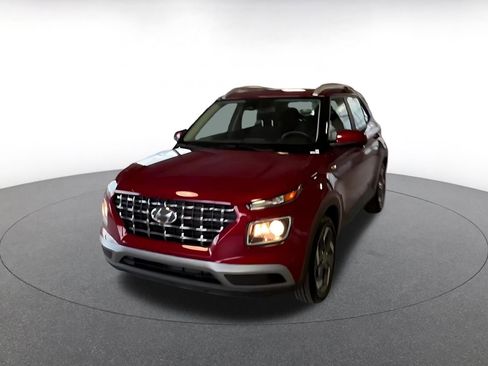 Used 2025 Hyundai Venue SEL image 6