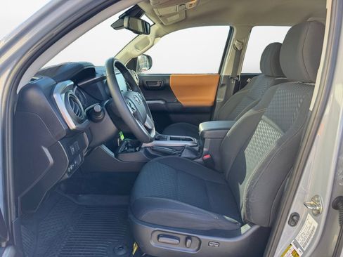 Used 2020 Toyota Tacoma SR5 image 11