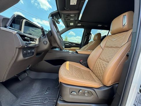 Certified 2024 Cadillac Escalade Sport w/ LPO, ONYX Package AWD/4WD image 24