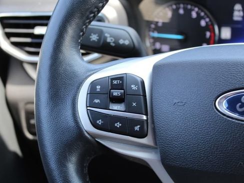 Used 2023 Ford Explorer XLT w/ Equipment Group 202A AWD/4WD image 18