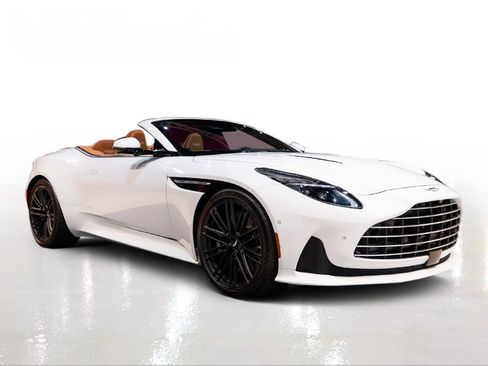 Used 2024 Aston Martin DB12 Convertible image 8