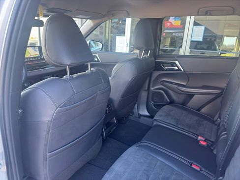 Used 2024 Mitsubishi Outlander SE image 33