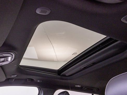 New 2026 Jeep Grand Cherokee Altitude image 5