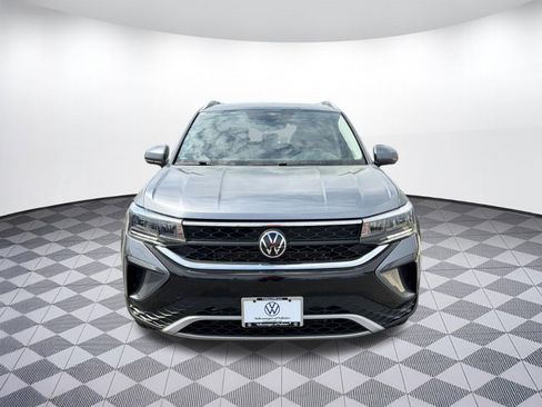 Certified 2022 Volkswagen Taos SE image 6