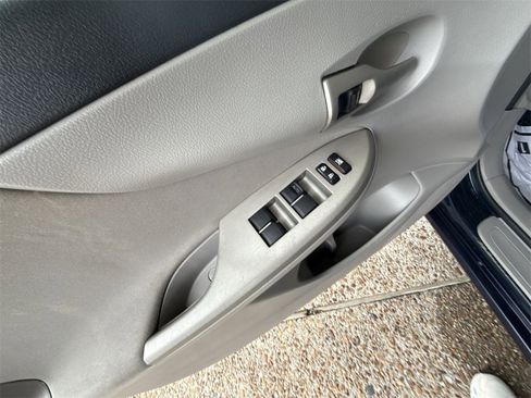 Used 2013 Toyota Corolla LE Special Edition image 20