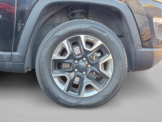 Used 2018 Jeep Compass Trailhawk w/ Navigation Group AWD/4WD image 12