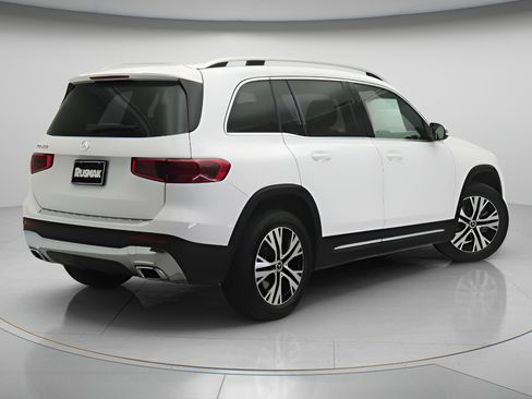 Used 2026 Mercedes-Benz GLB 250 image 4