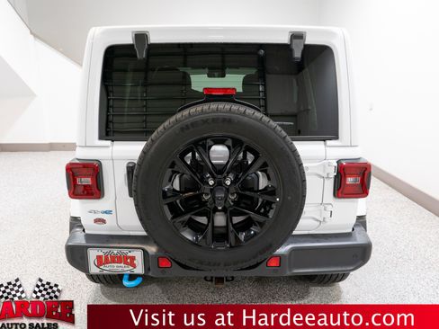 Used 2024 Jeep Wrangler Unlimited Sahara w/ Technology Group AWD/4WD image 4