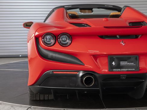 Used 2021 Ferrari F8 Tributo RWD image 18