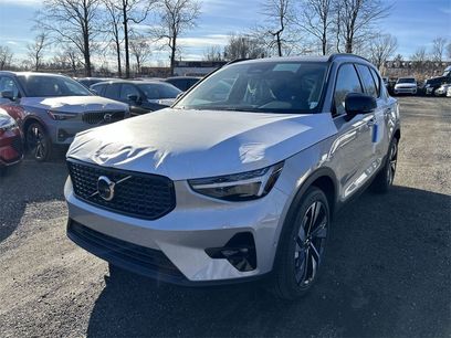 New 2025 Volvo XC40 B5 Plus w/ Climate Package