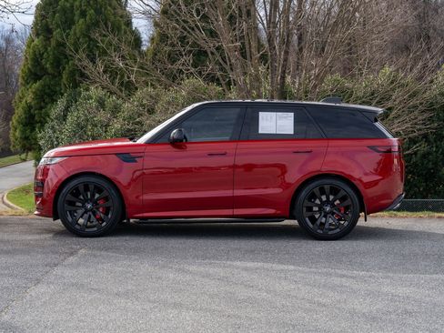 Used 2023 Land Rover Range Rover Sport SE Dynamic image 3