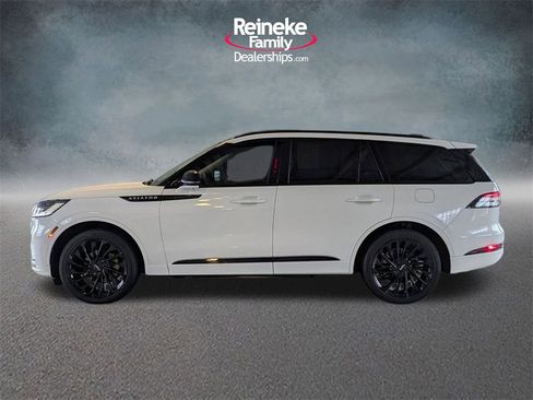 Used 2025 Lincoln Aviator Reserve w/ Jet Appearance Package image 9