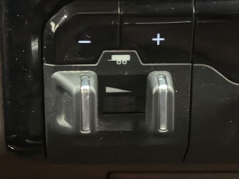 Used 2022 RAM 3500 Laramie AWD/4WD image 32