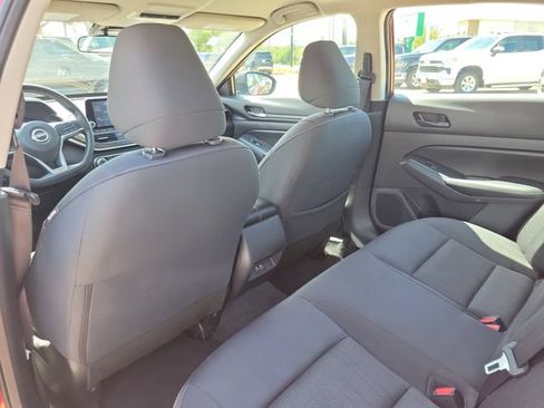 Used 2025 Nissan Altima 2.5 SV FWD image 9