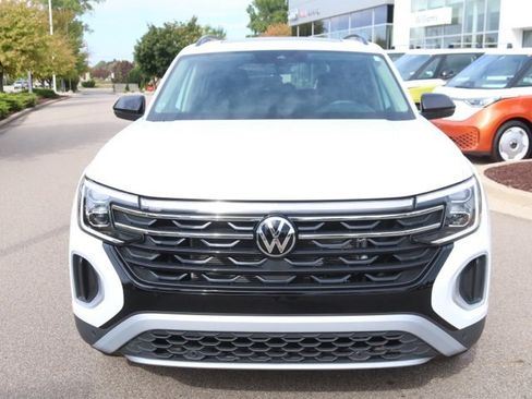 Used 2025 Volkswagen Atlas Peak Edition SE image 11
