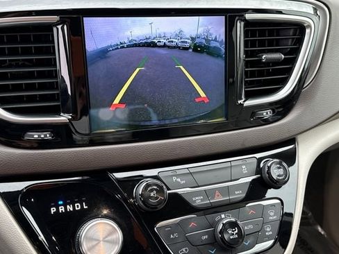 Used 2017 Chrysler Pacifica Touring-L Plus w/ Tire & Wheel Group image 28