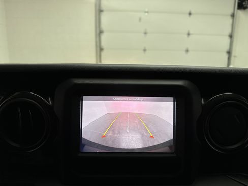 Used 2022 Jeep Wrangler Unlimited Sport image 30