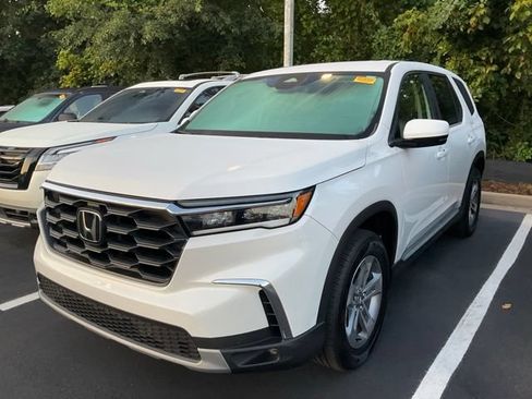 Used 2025 Honda Pilot EX-L image 11
