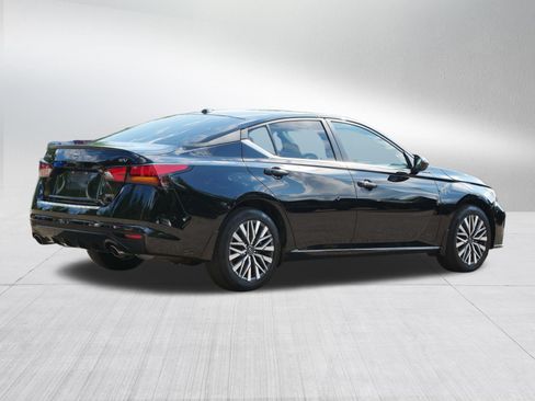 Certified 2023 Nissan Altima 2.5 SV w/ SV Premium Package AWD/4WD image 7