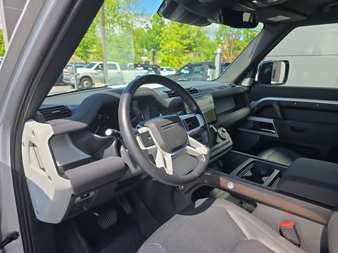 Certified 2023 Land Rover Defender 130 SE AWD/4WD image 22