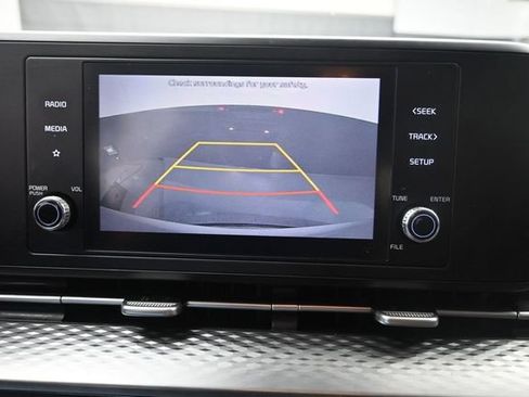 Used 2022 Kia Carnival LX FWD image 12