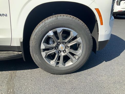 New 2026 Chevrolet Suburban LT w/ Comfort Package AWD/4WD image 9
