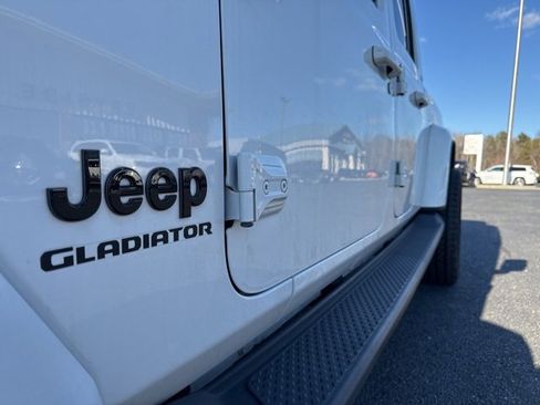 Used 2022 Jeep Gladiator Overland image 13