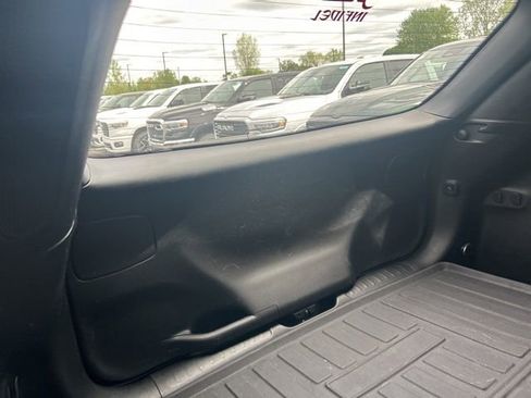 Used 2019 Jeep Cherokee Trailhawk w/ Comfort & Convenience Group AWD/4WD image 9