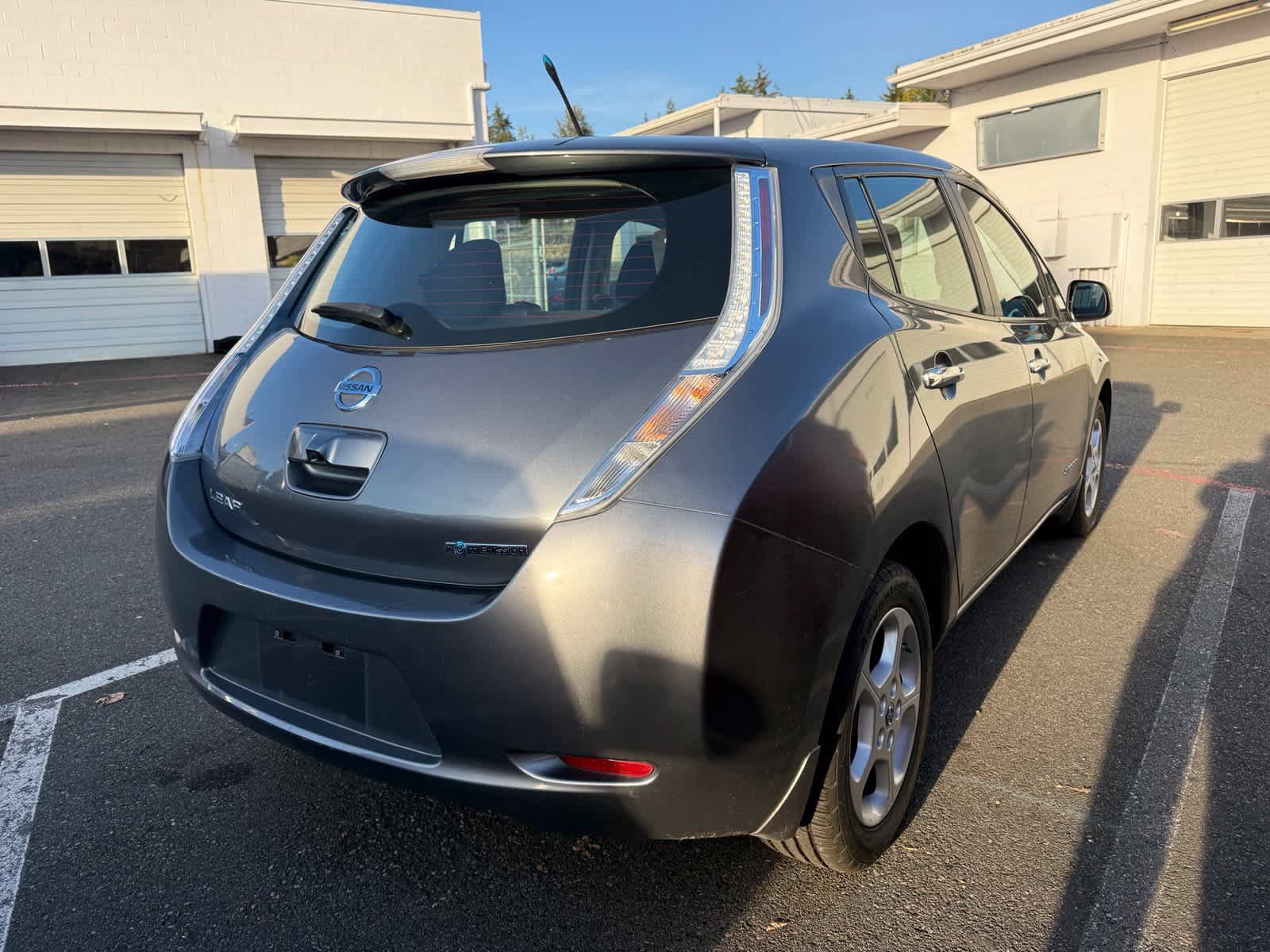 Used 2014 Nissan Leaf SV FWD image 3