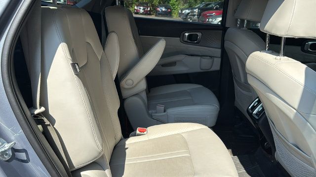 Used 2025 Kia Sorento SX FWD image 12