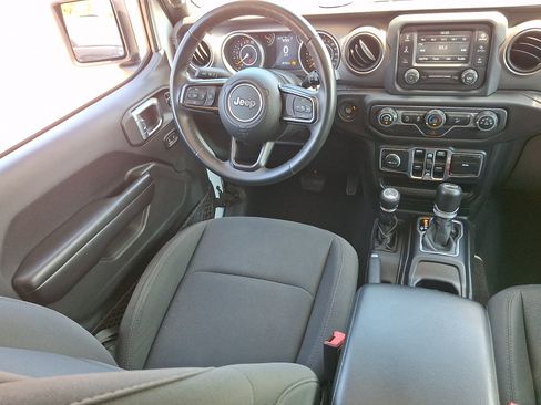 Used 2018 Jeep Wrangler Unlimited Sport S AWD/4WD image 14
