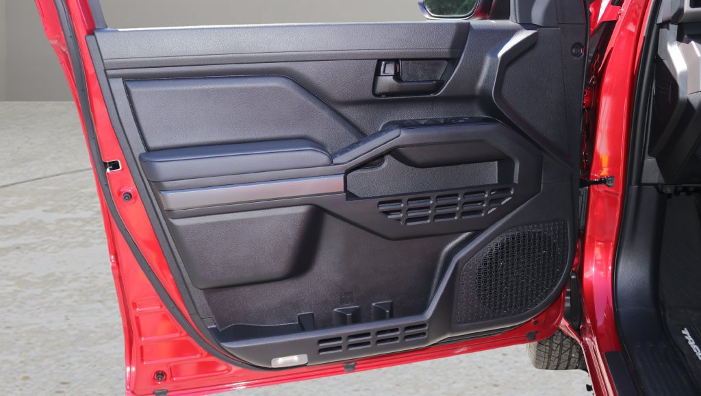 Certified 2025 Toyota Tacoma SR5 AWD/4WD image 9
