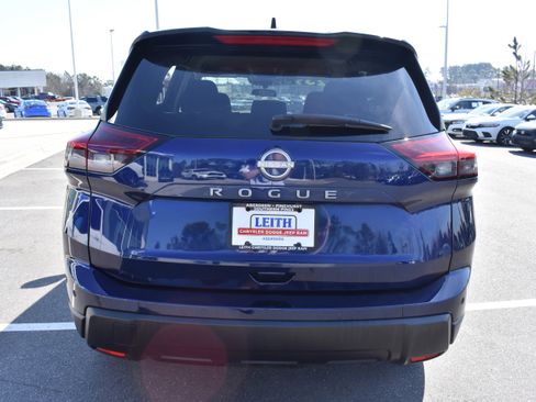 Used 2025 Nissan Rogue SV image 8