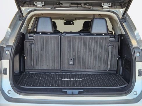 Used 2022 Toyota Highlander XLE image 26