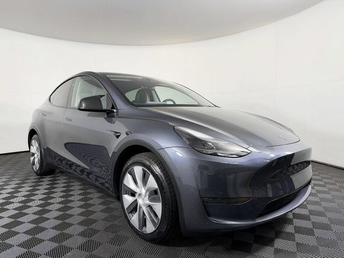 Used 2023 Tesla Model Y Long Range AWD/4WD image 6