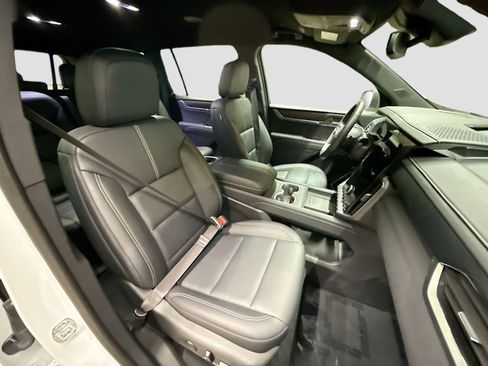 Used 2024 GMC Acadia Elevation image 32