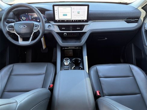 Certified 2025 Ford Explorer Active w/ Active Comfort Package image 10
