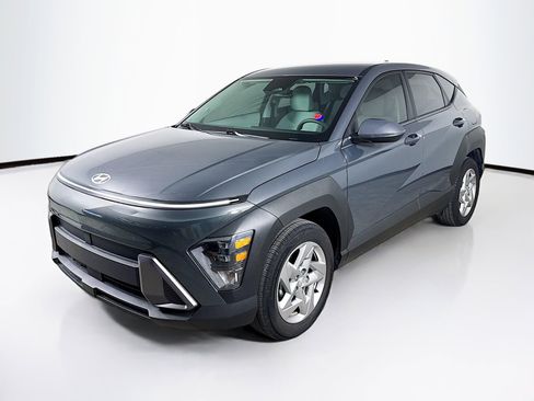 Used 2024 Hyundai Kona SE image 4
